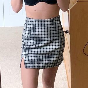 H&M plaid black and white mini skirt with slit